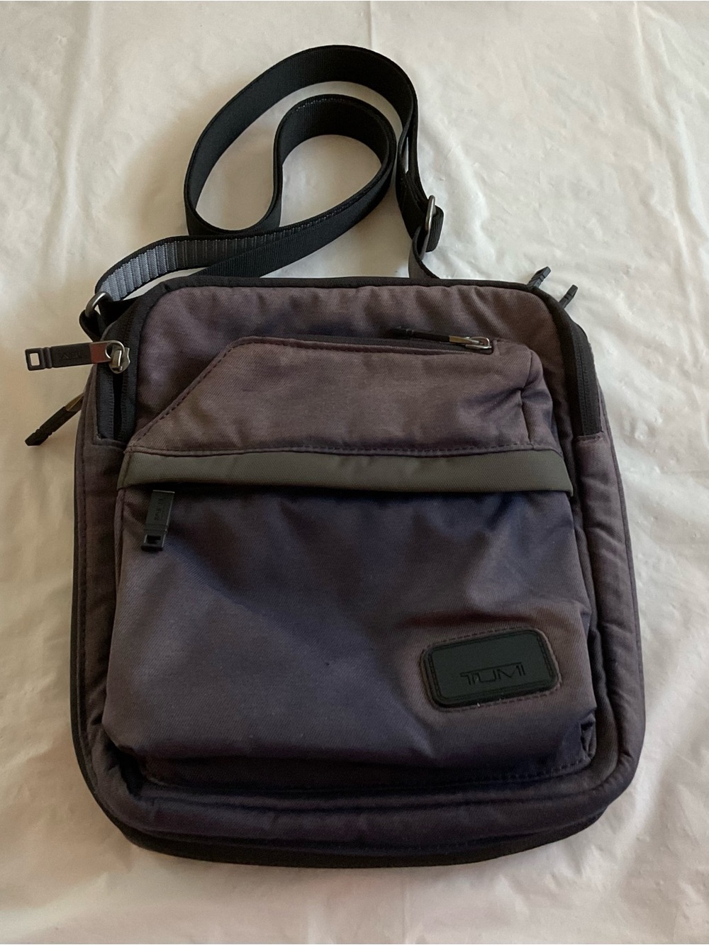 TUMI Men's Navy Blue Medium Crossbody Bag 69534NVYO
